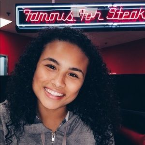 Meet your Posher, Desi